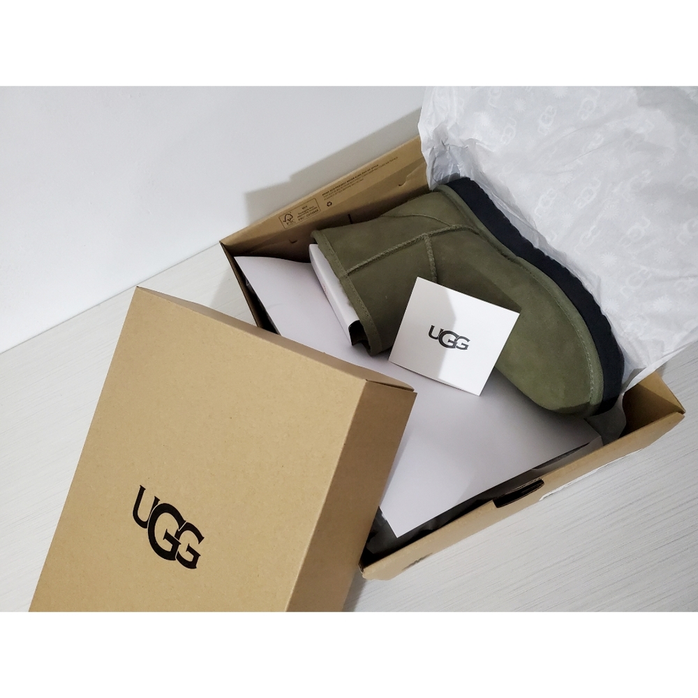 ❗️SOLD❗️Do not buy❗️UGG Australia Classic Mini Logo Sheepskin Boots - Picture 2 of 14